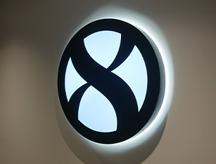 Round illuminated sign